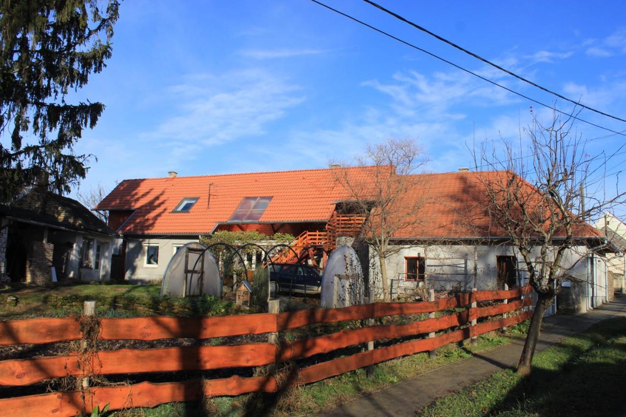 A Kert Apartman Rezi Екстериор снимка